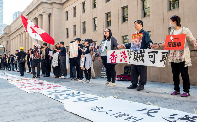 【香港之路】多倫多約50人組人鏈支持香港抗爭人士