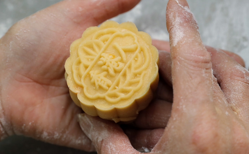 【有片】殺撻子？ 香港「反送中月餅」大賣