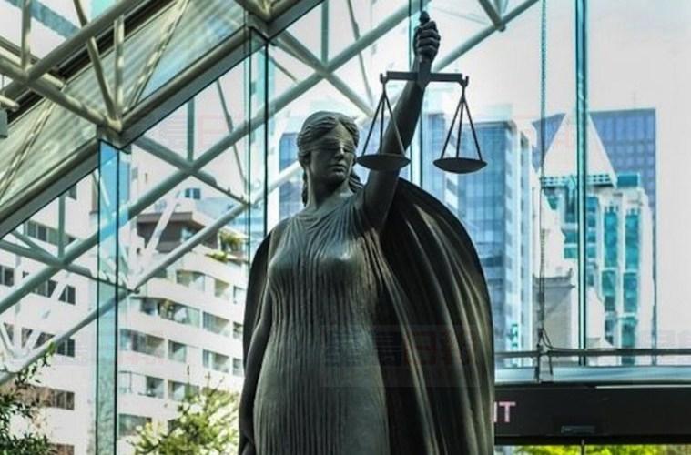 她被律師事務所炒魷魚  成了無家可歸者