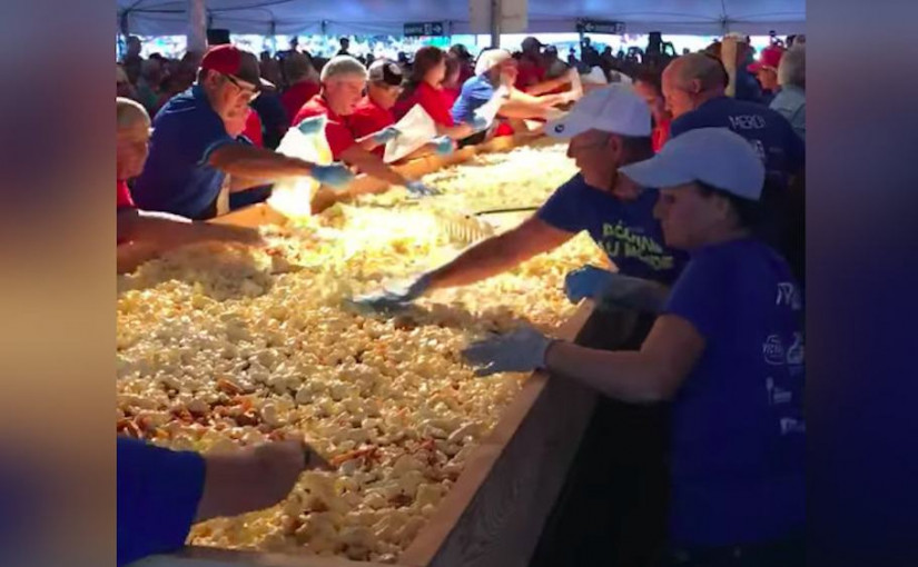 魁省小鎮製作巨大Poutine薯條   望登吉尼斯世界紀錄