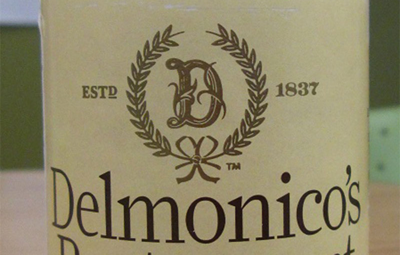 兩種包裝的Delmonico’s Restaurant品牌色拉醬須回收