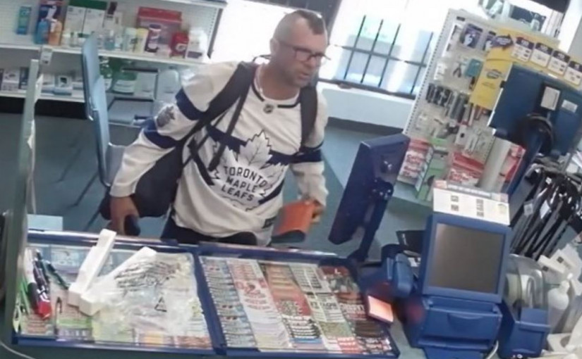 【有片】老婦藥房隨意放錢包 遭賊人順手偷走