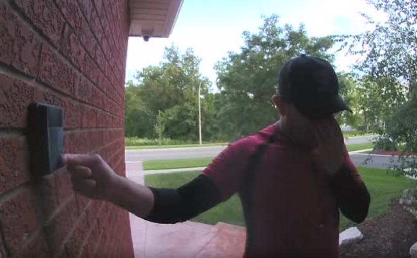 男子入屋爆竊被門鐘攝錄機拍下樣貎