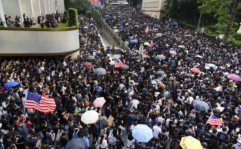 市民遮打花園遊行至美領事館  促美國會通過《香港人權與民主法案》