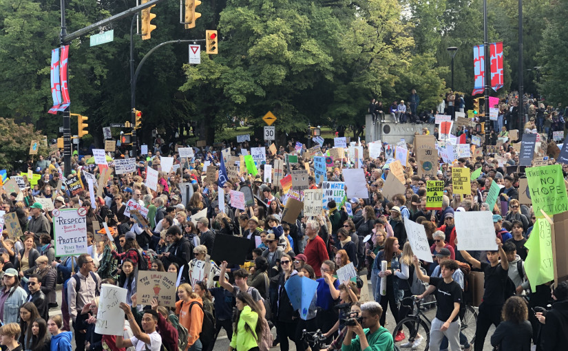 溫哥華氣候大遊行 10萬人走上街頭