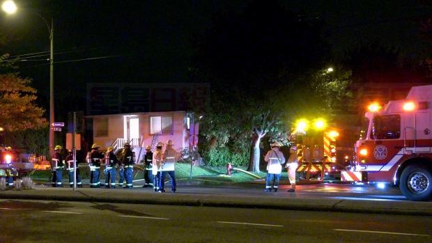 溫哥華東區單位起火 接近30名消防員灌救