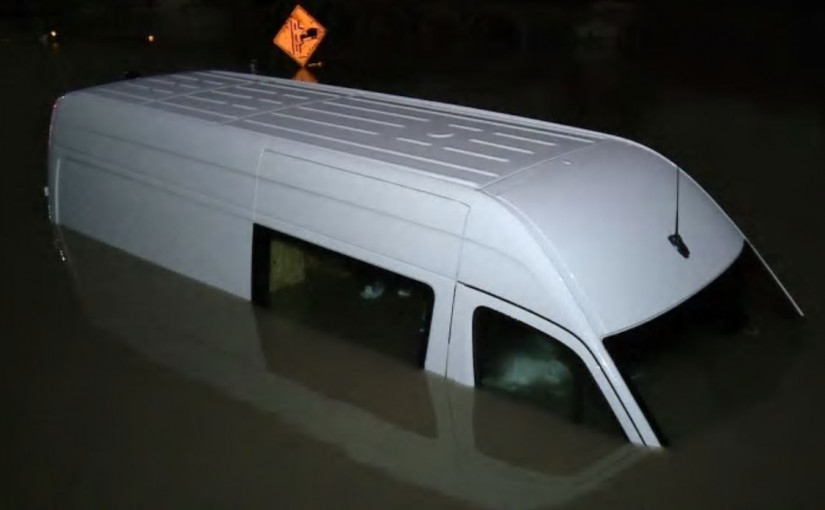 多個地區傾盤大雨 密市2車3人被困