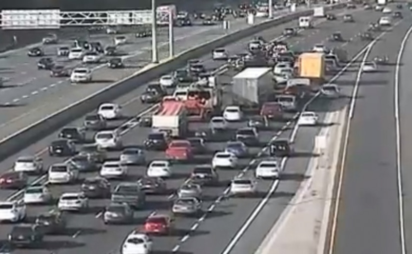 404近Finch有壞車 交通相當擠塞