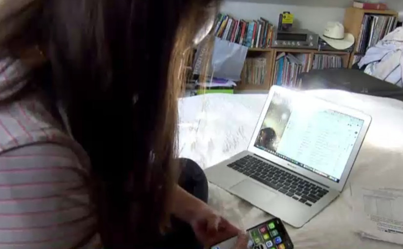 青少年看電視一小時 糖與咖啡因攝入量或超標