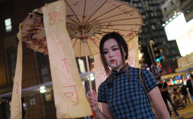 【多圖】萬聖節夜蘭桂坊封路  防暴警射催淚彈驅人