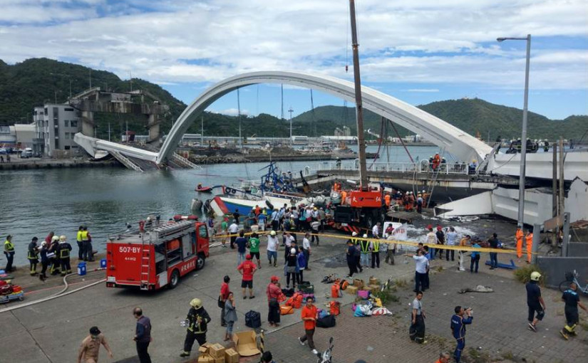 【有片】台灣南方澳大橋斷裂瞬間  令人心驚