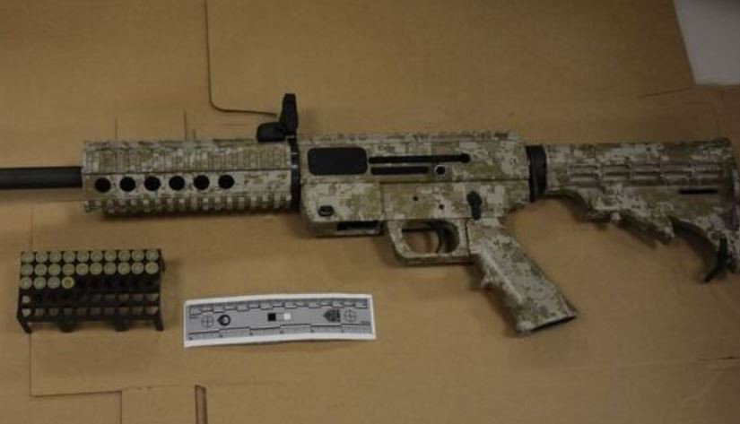 多倫多警隊搜獲自動步槍拘6人 當中3人未成年