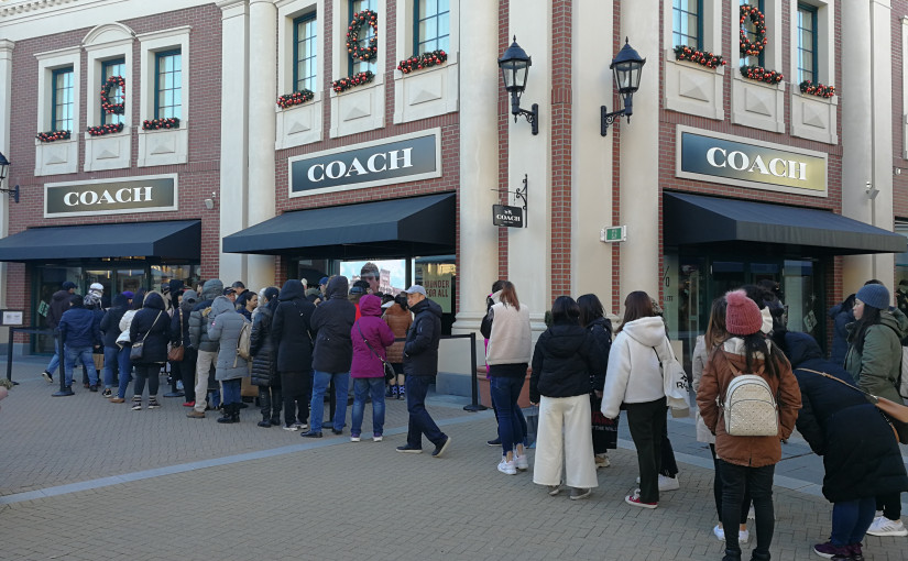 黑色星期五優惠多多 市民起早買到手軟