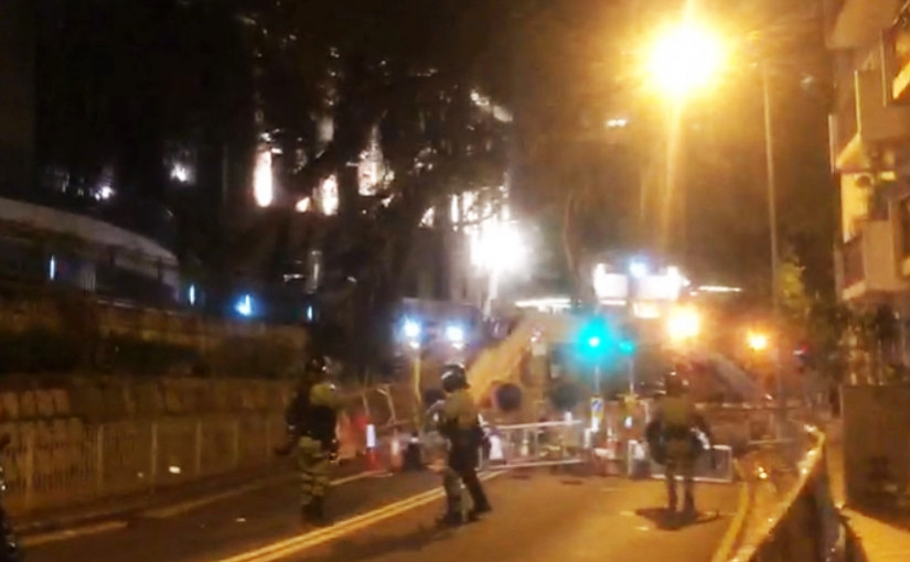 【現場直擊】防暴警一度試圖進入港大