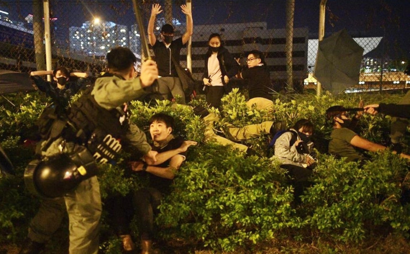 【理大危機】警稱800人自願離開 留守者拒自首望伺機逃