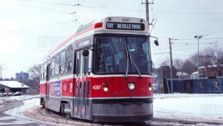 運行42載 多倫多紅色街車退出歷史舞台