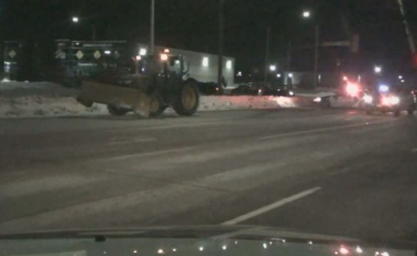 拖拉車凌晨撞2途人 1死1傷