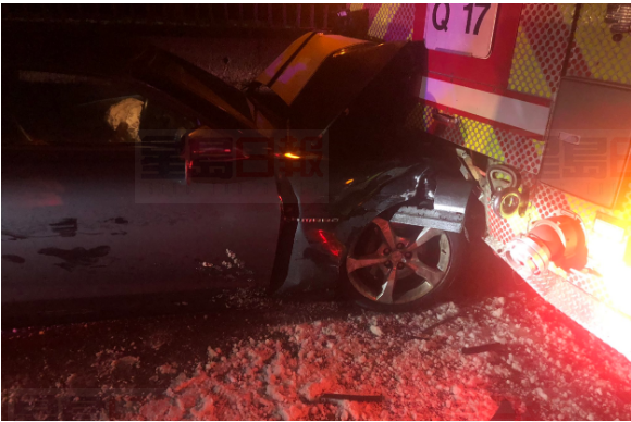 素里私家車撞警車和消防車 司機遭票控