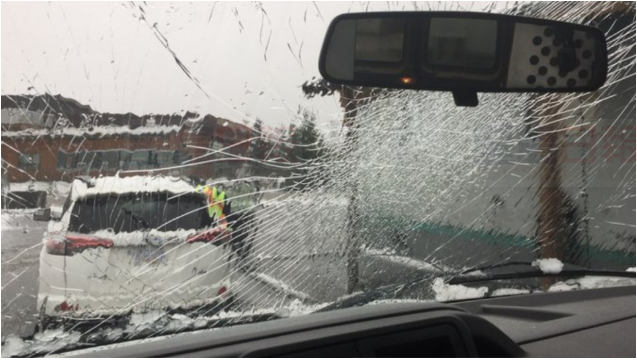 冰塊打爛擋風玻璃 卑詩汽車保險公司收到至少67宗索償
