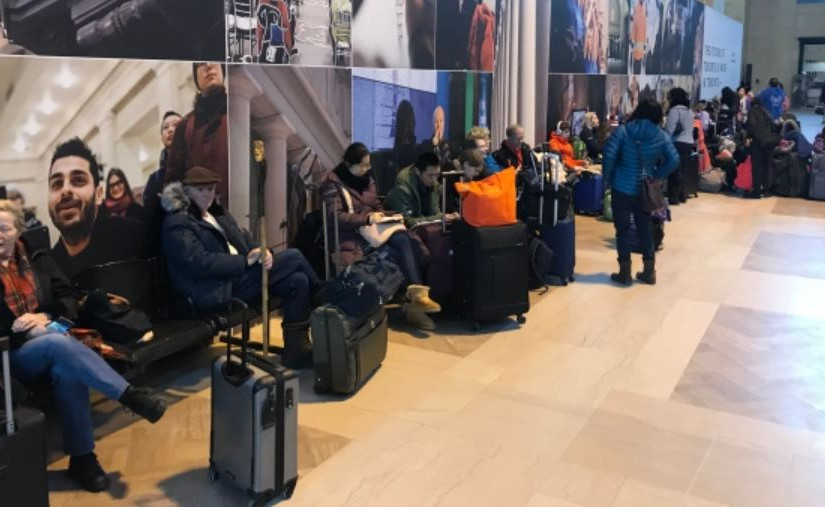 抗議人士霸佔鐵路軌 多班VIA火車須暫停