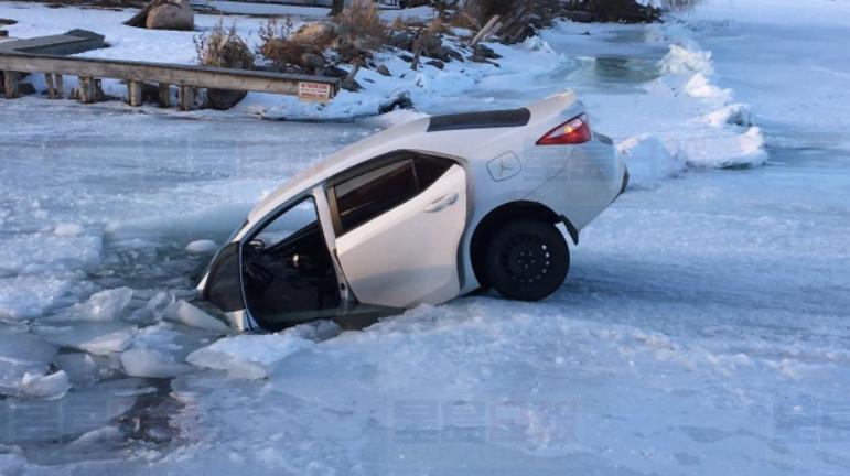 兩人開車進結冰湖面遇意外  冰上釣魚險釀悲劇