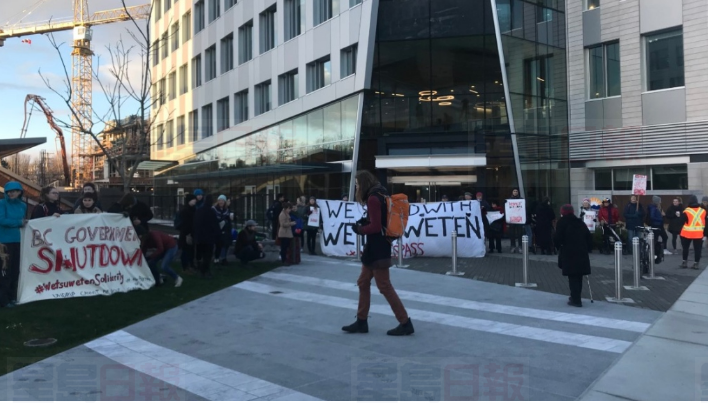 卑詩西岸快車重開 示威者堵塞政府大樓