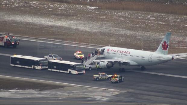 加航客機起飛時輪胎掉了 在多倫多緊急降落