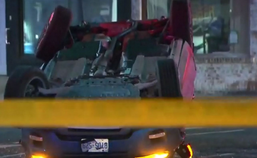 試圖超越另1汽車發生碰撞 四輪朝天1人重傷