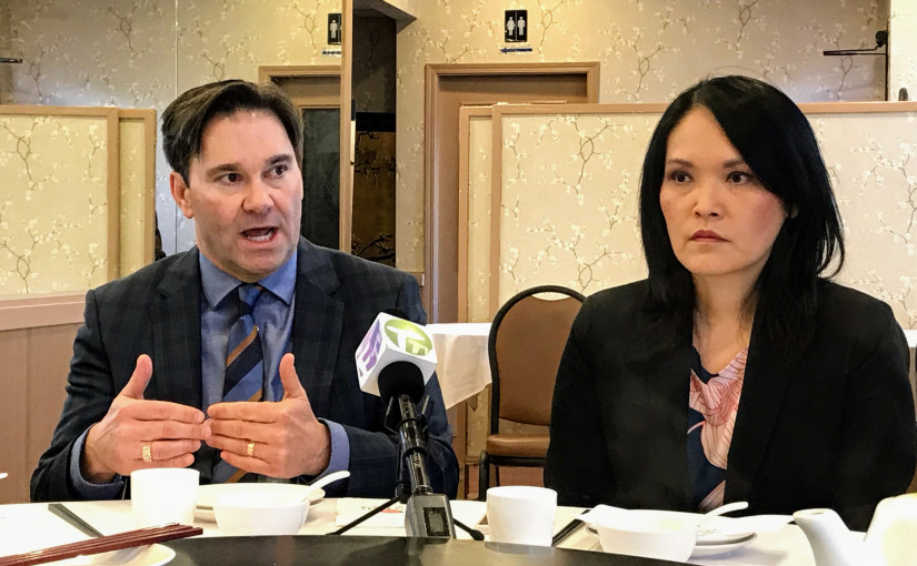 聯邦國會議員戴偉思與關慧貞批評政府的防疫工作