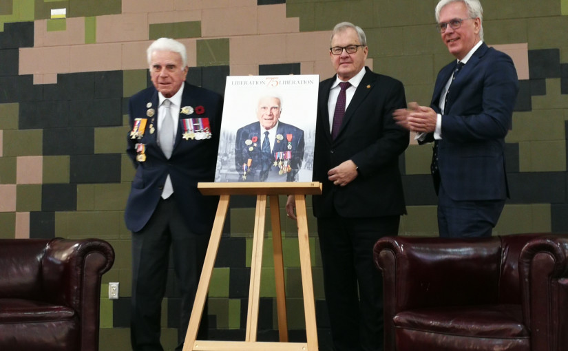 二戰老兵揭幕新海報 紀念荷蘭解放75周年