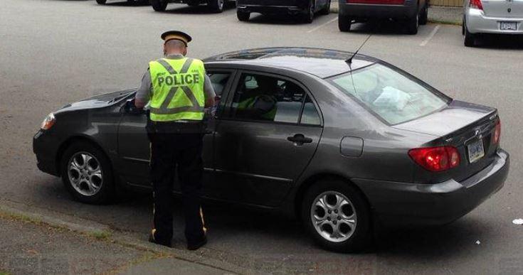 警方拖走非同一家庭乘客汽車兼罰款千元 警方指屬假消息