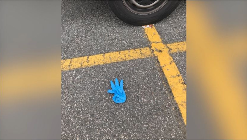 近日大溫地區街頭見到不少被棄置的手套