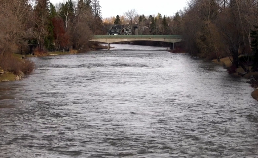 卡市府發出肘河地區的臨時划船危險警告