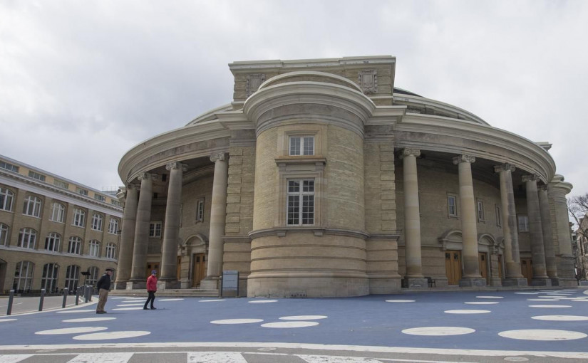 中學畢業生周一前須決定入讀哪所大學 但由於缺乏信息仍舉棋不定