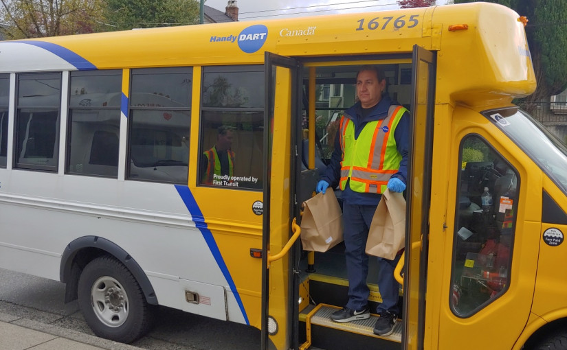 鄰舍服務中心疫情不忘長者 與HandyDART合作給長者送餐