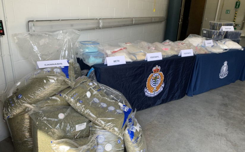 溫哥華警方搜出接近300萬元毒品和8枝手槍 拘捕8人