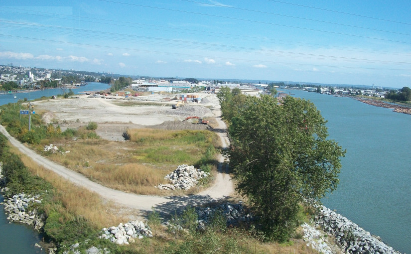 列治文米切爾島廢料場火警