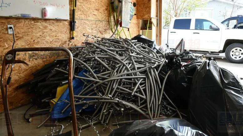 三名男子被控偷盜石油和天然氣場所的銅線