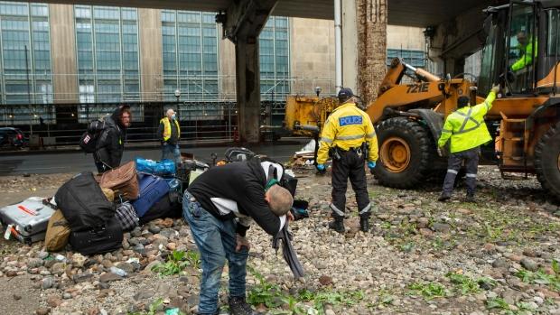 多倫多市府清柝一個無家可歸者帳篷營地 一度出現對峙