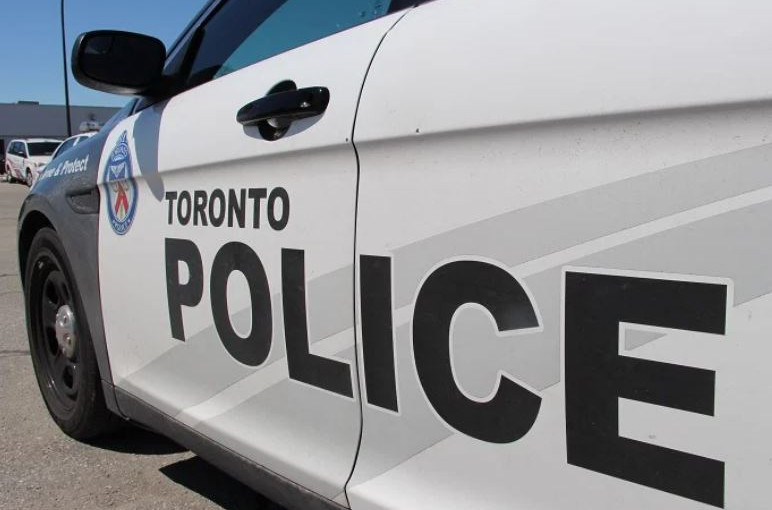 4歲童駕車撞倒2停車標誌 無受傷