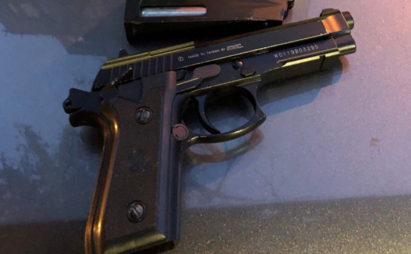 溫哥華大膽竊賊竟在有標記警車前闖紅燈