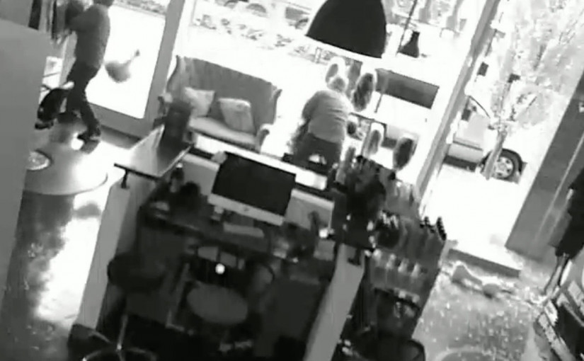 溫警尋兩嫌犯 美髮沙龍盜假髮