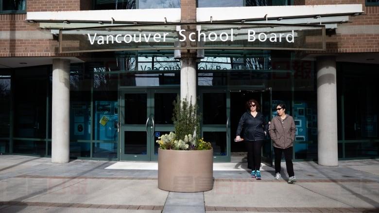 溫哥華學委稱白人學生是少數 被要求辭職