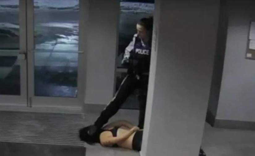 【有片】執法太粗暴？皇家騎警用腳踩著卑詩華裔女學生的頭