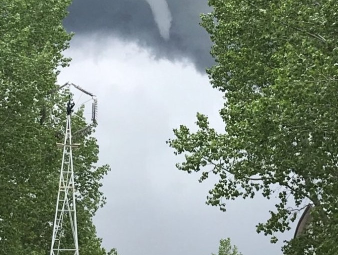 龍捲風降落在卡城東北部