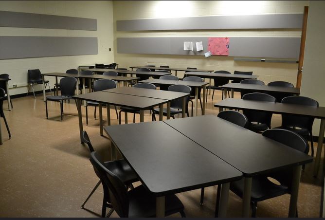 卑詩省一教師與兩個前學生發生性關係 被禁執教15年