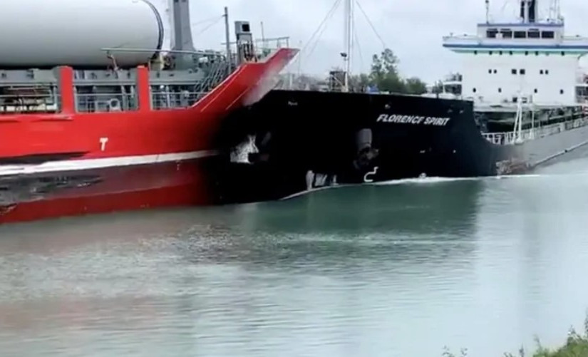 【有片】看來一切如常   但兩艘貨輪竟然相撞了