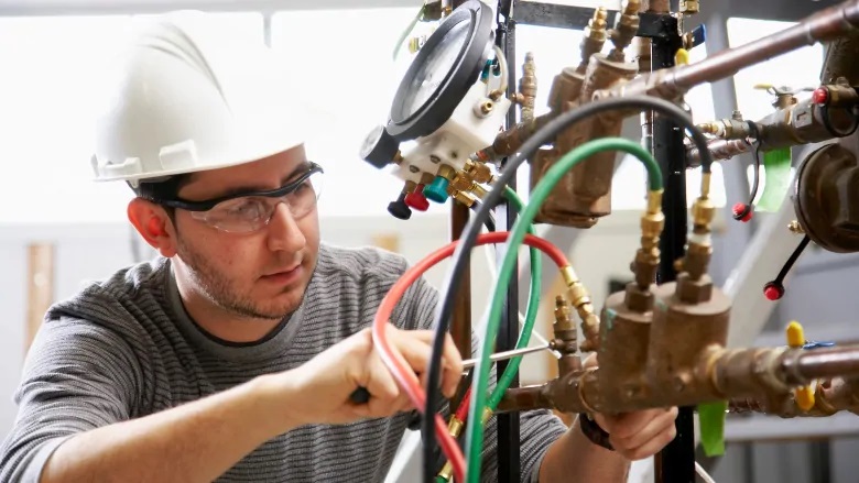 安省部分大專學生周一返校上課    為疫情以來首次