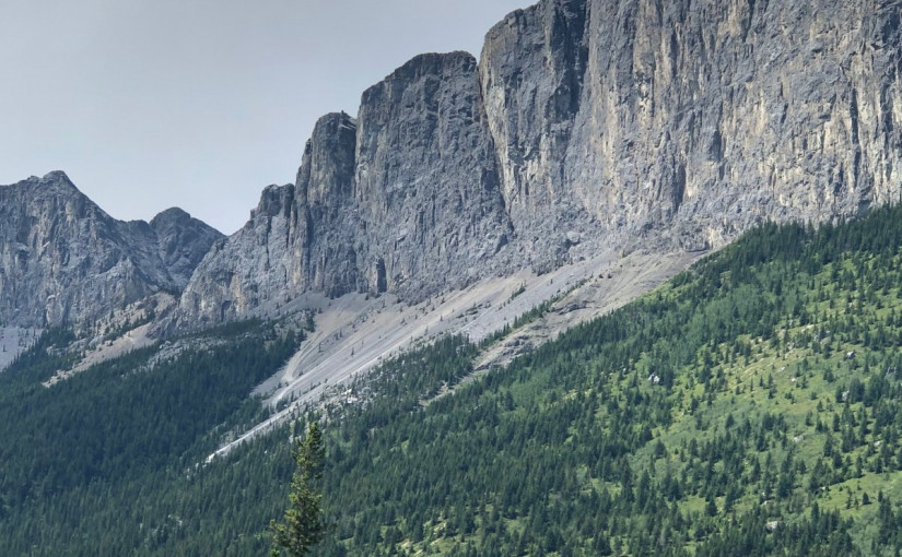 Mount Yamnuska發生三宗意外事故