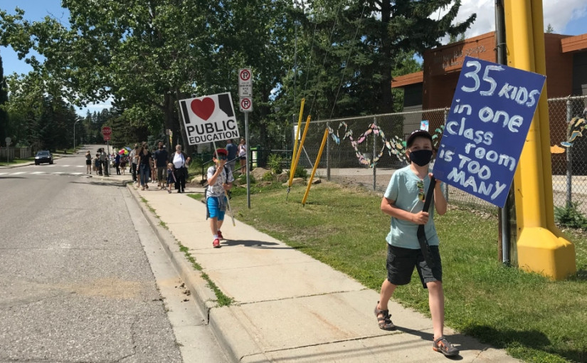 卡城學生遊行抗議削減教育